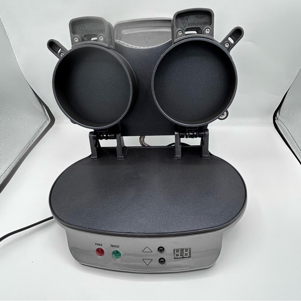 Electric Double Sandwich Maker - Silver and Black - Picture 2 of 7